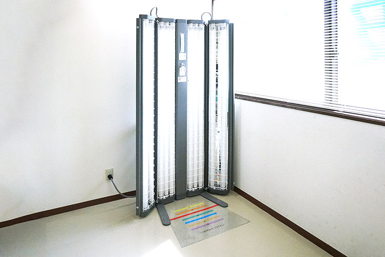 三面鏡型紫外線治療器