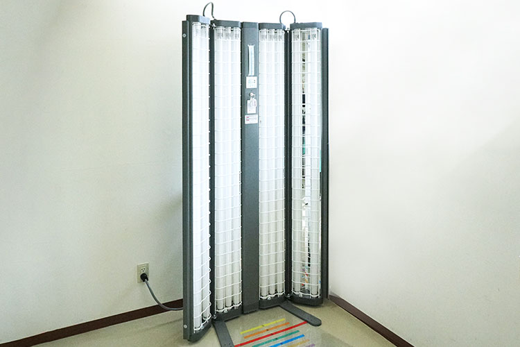 三面鏡型紫外線治療器